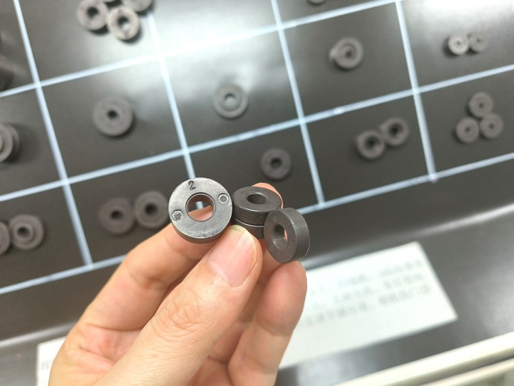 内径（内孔）6mm的铁氧体磁环